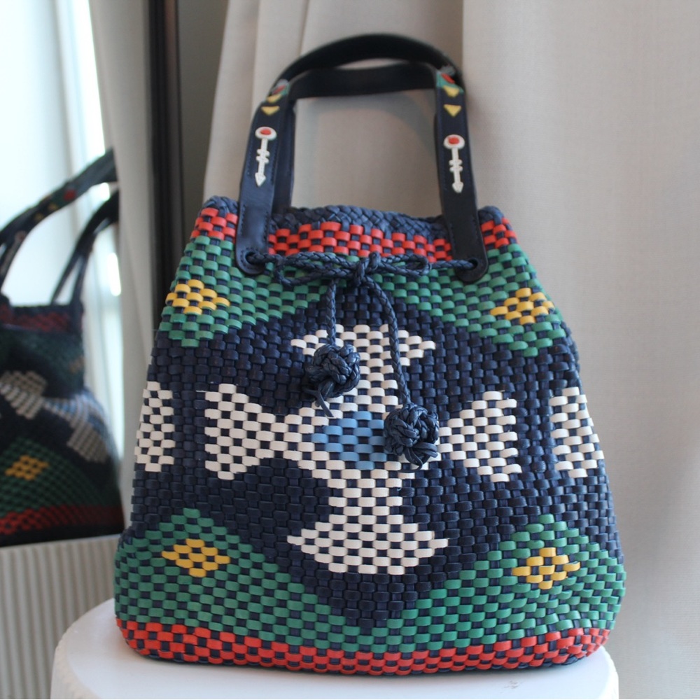 TORY BURCH WOVEN BAG IN NAVY SEA